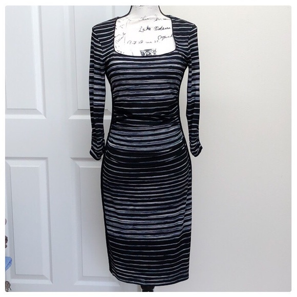 White House Black Market Dresses & Skirts - ❤️Beautiful WHBM Long sleeved striped fitted dress